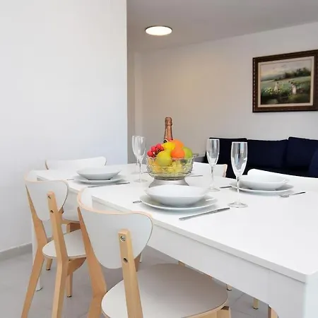 Cerca De La Playa, Major Apartment *
